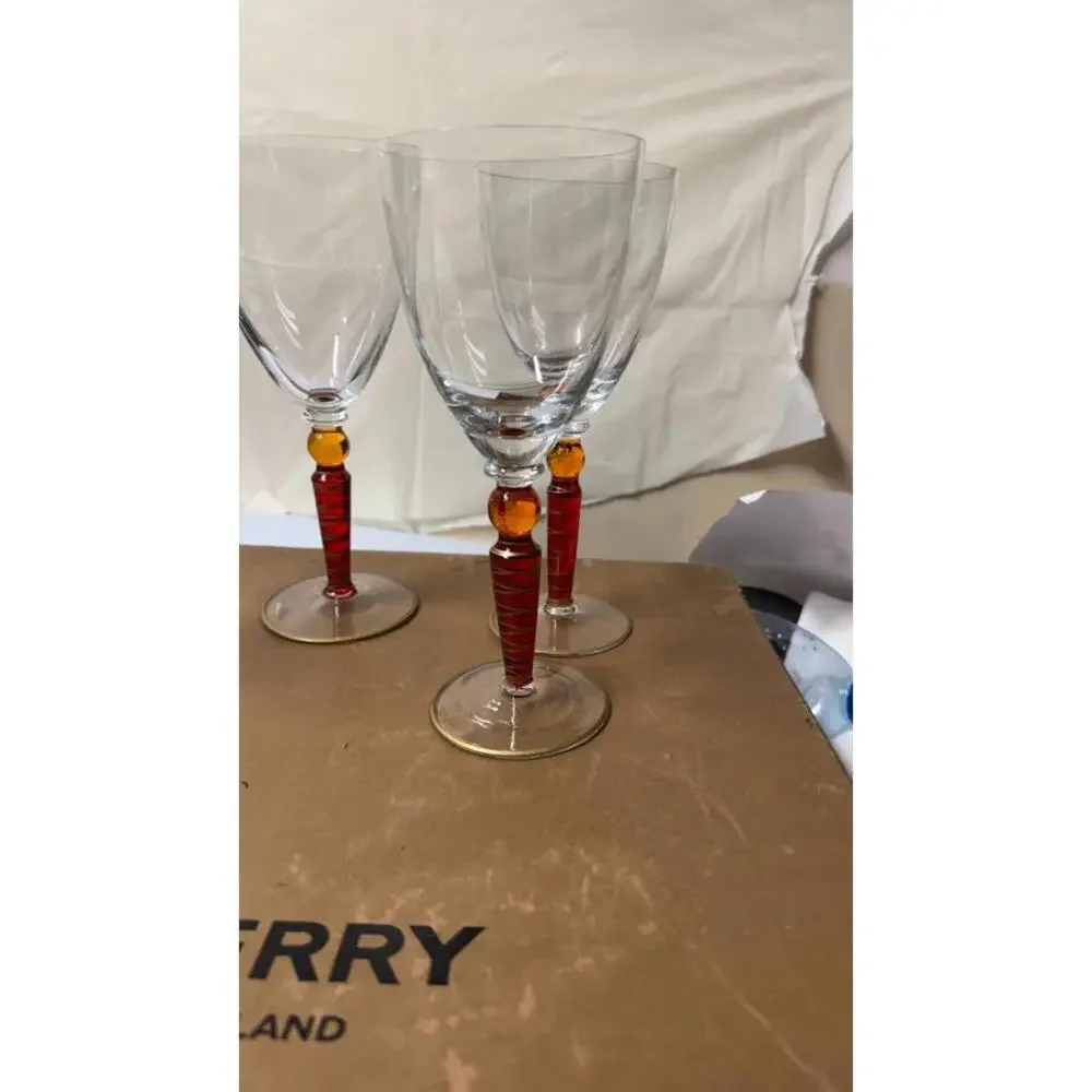 Set of 5 Handcrafted Amber Stem Wine Glasses‎ – 4 Matching + 1 Variant - Picture 5 of 16